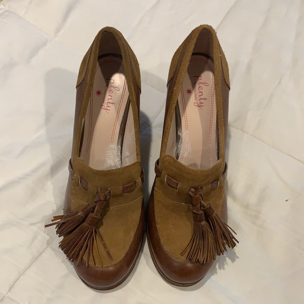 Plenty by Tracy Reese. Brown Leather & Suede Heel Loafer Pump. Size 38.5